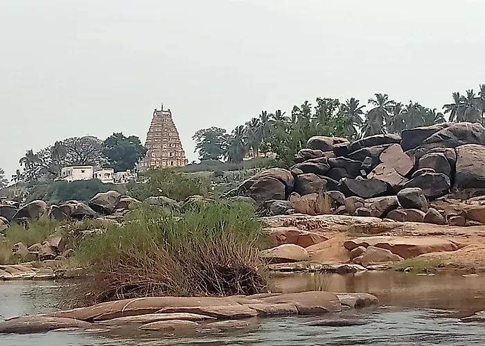 Vivek Homestay Hampi