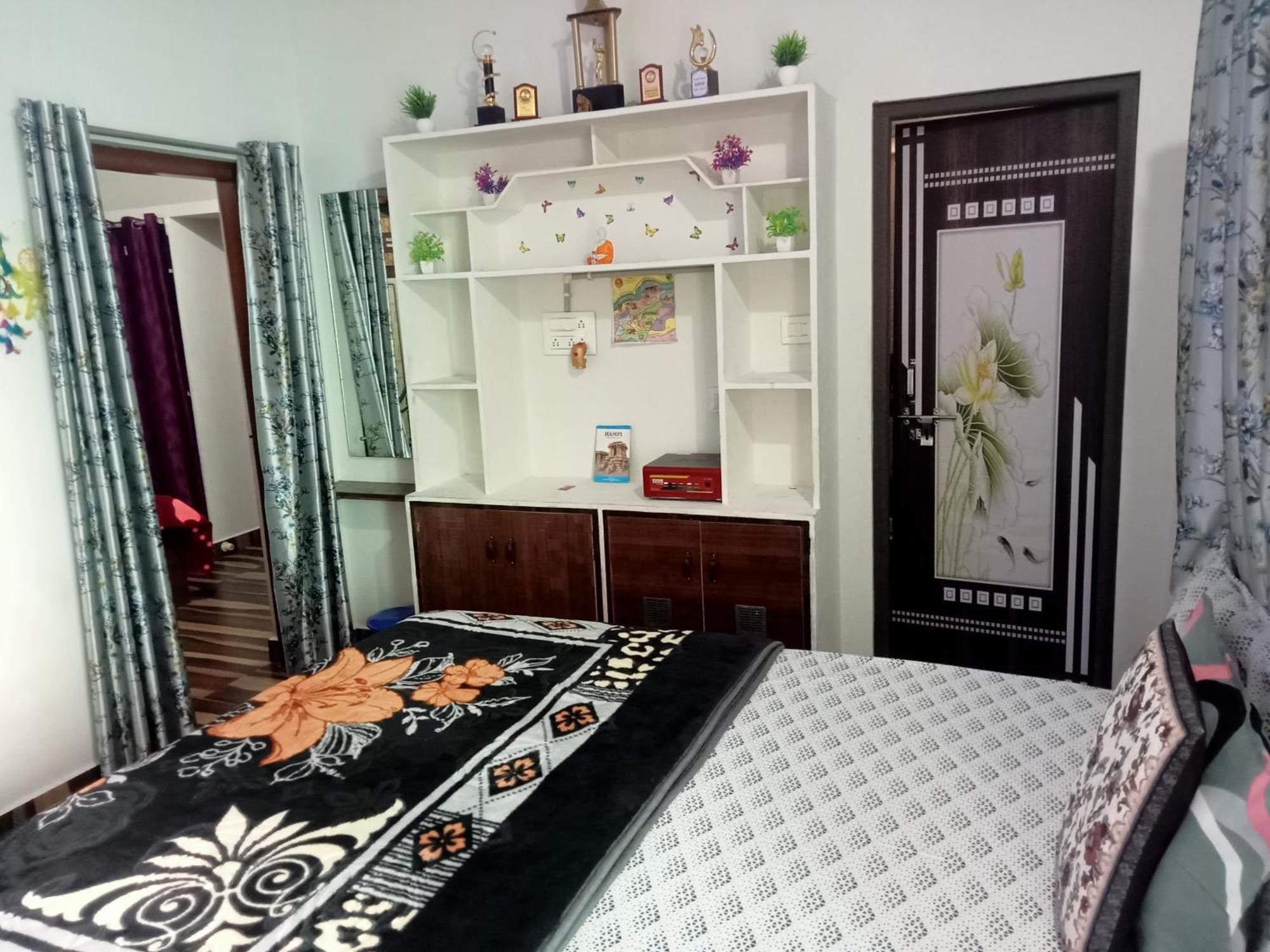Vivek Hampi Homestay Hospet
